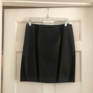 🍁 Worth genuine leather skirt with knit trim.